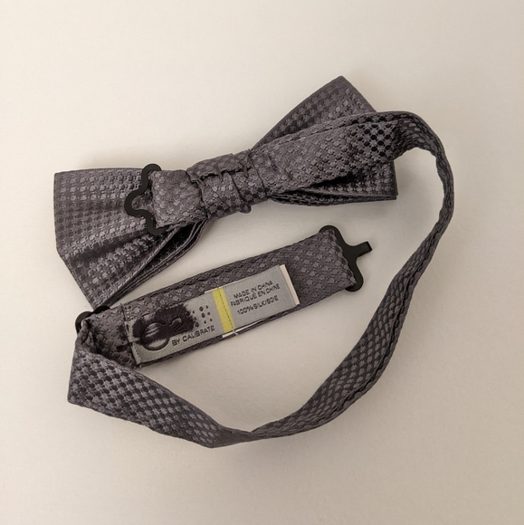 C2 by CALIBRATE 100% Silk Bow Tie (big boy) - Picture 3 of 10